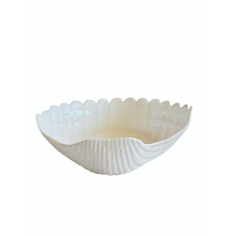 Shell-Shaped Ceramic Bowl Decorative & Functional Design - Picture 3 of 7